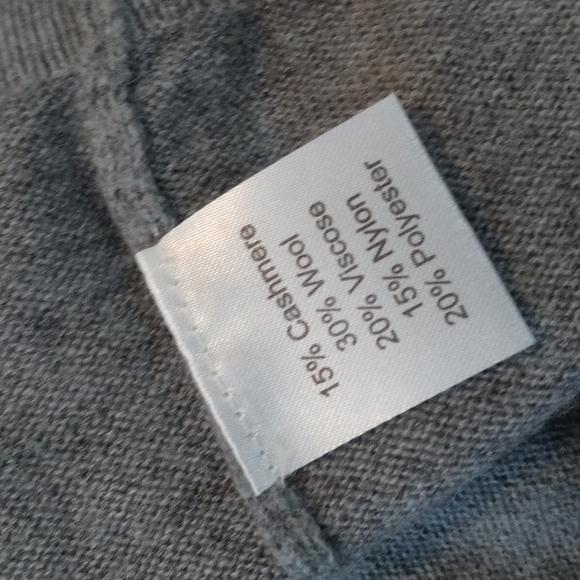 Kallspin Cashmere/Wool Blend‎ Relaxed V-neck  Knit Sweater - Picture 3 of 5